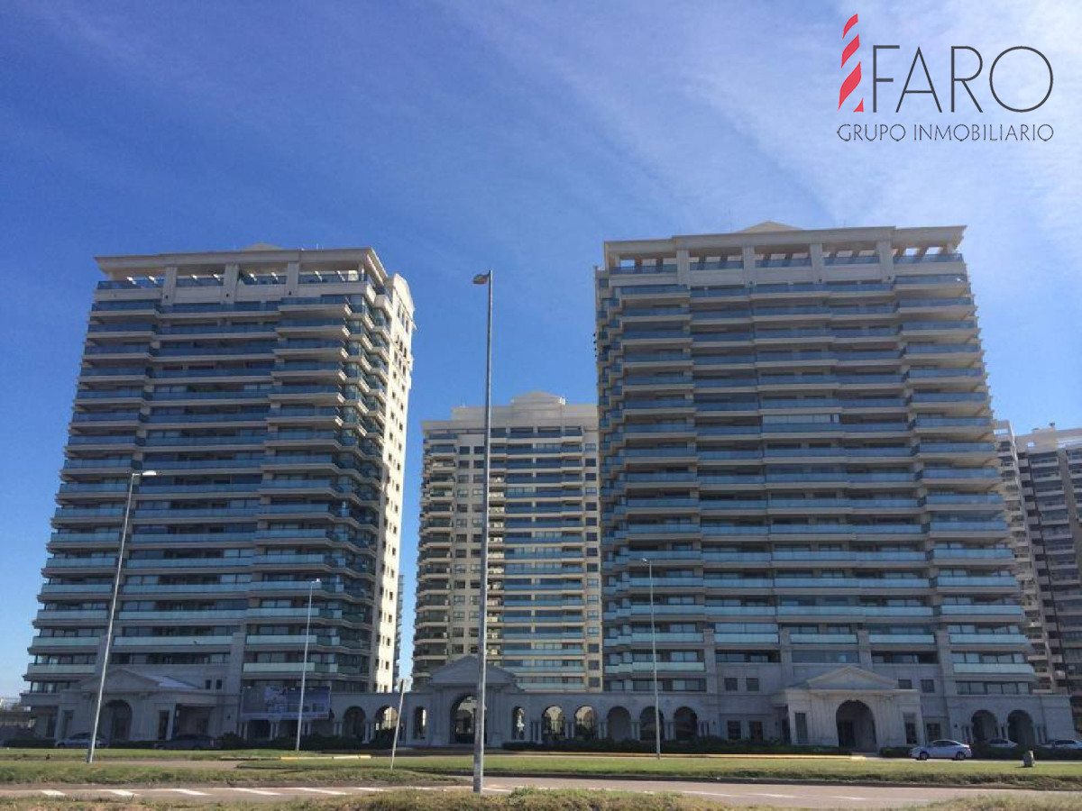 Apartamento en Brava 4 dormitorios 4 baños, garage