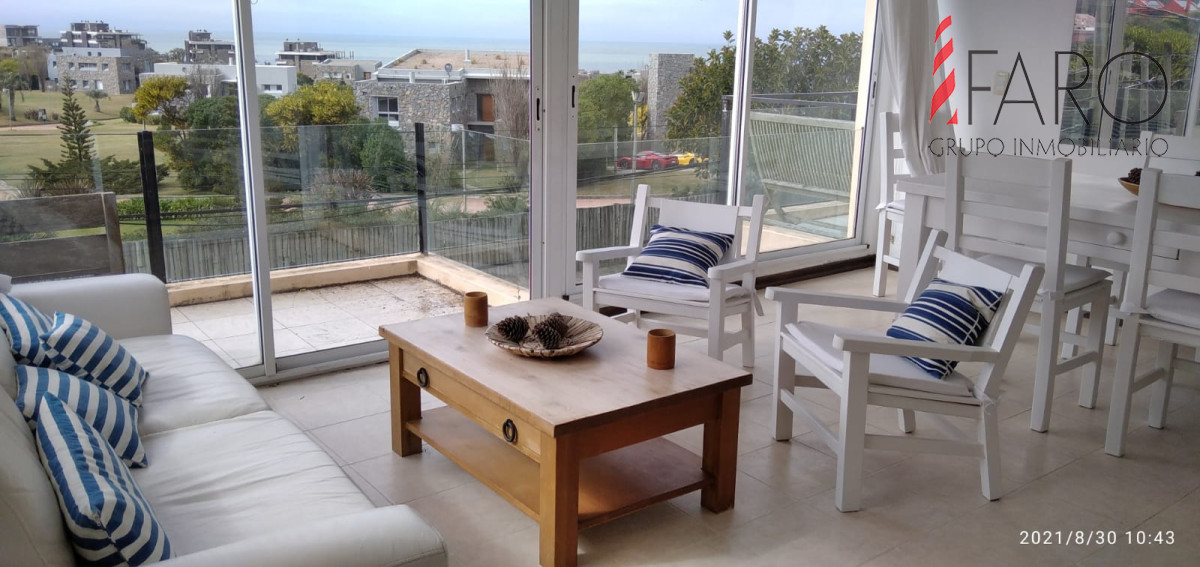 Apartamento en Manantiales, próximo a playa Bikini, excelente estado.