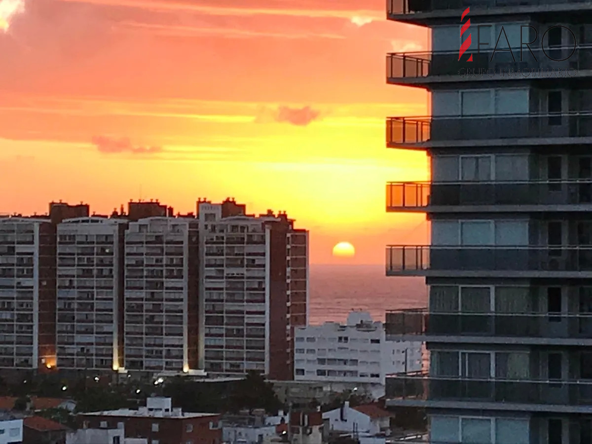 Piso alto en torre con servicios
