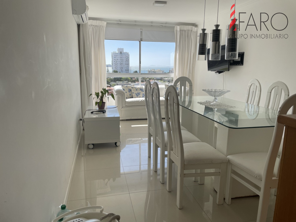 En alquiler de temporada, 2 dormitorios con vista a la isla, mucama y amenities completos a metros de la playa