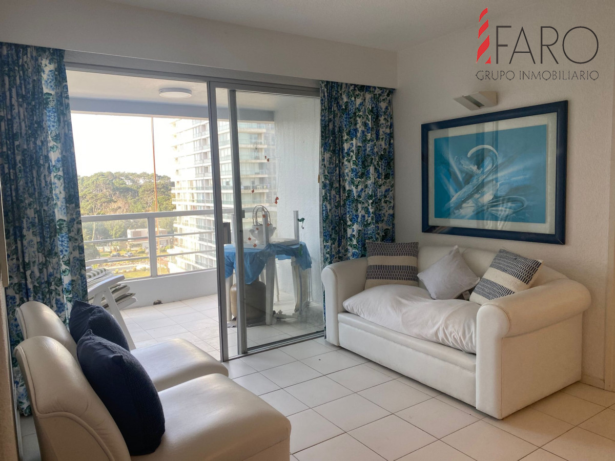 Apartamento en torre sobre av Roosevelt