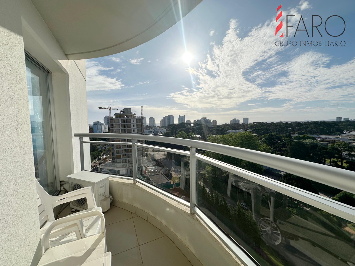 Departamento en Venta de 2 Dormitorios en Ocean Drive, Punta del Este