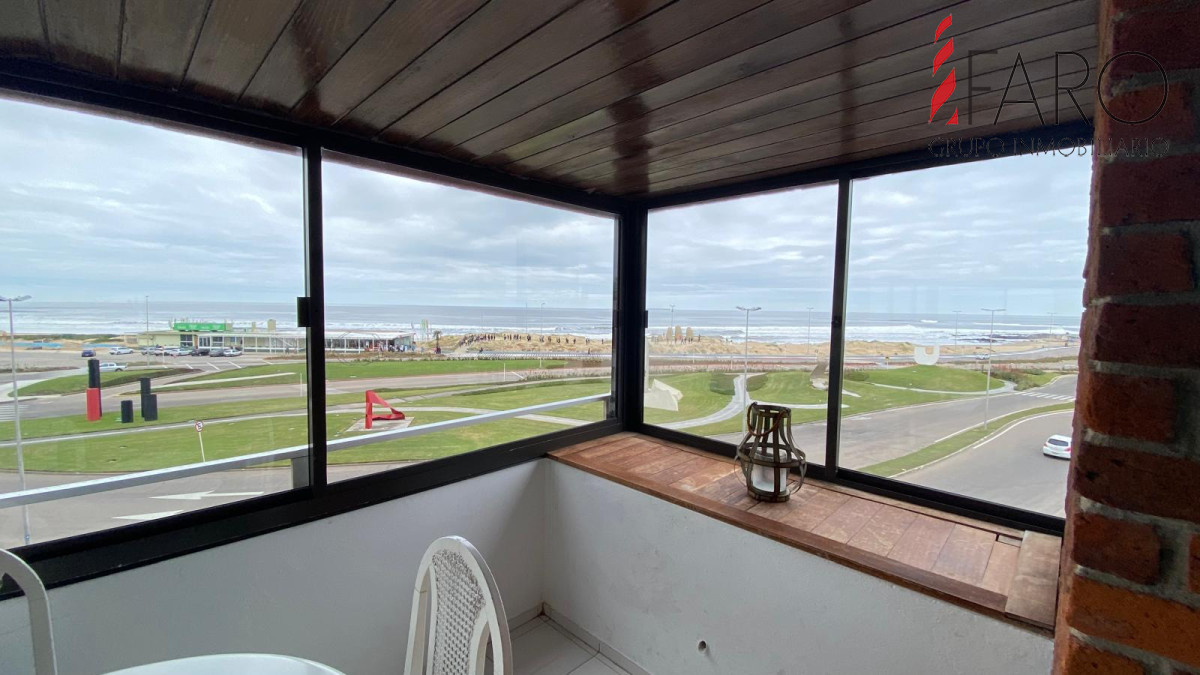 Buscas una amplia planta y una hermosa vista al mar ?