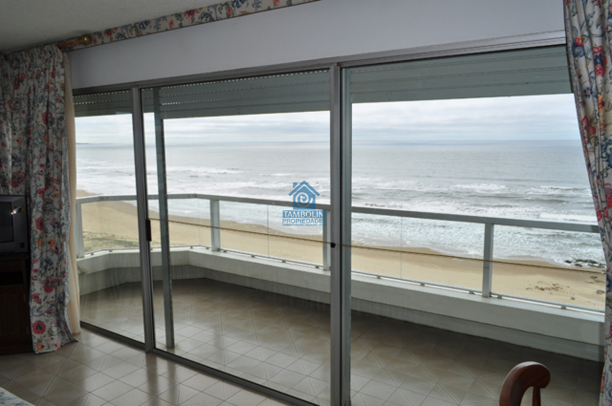 Primera Línea Brava - Edificio Emblemático de Punta - Venta Departamento