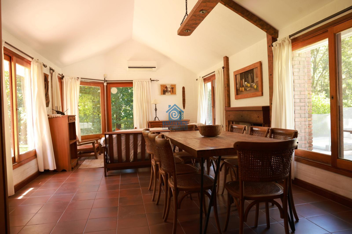 Casa en venta 4 dormitorios - Pinares Piscina Climatizada.