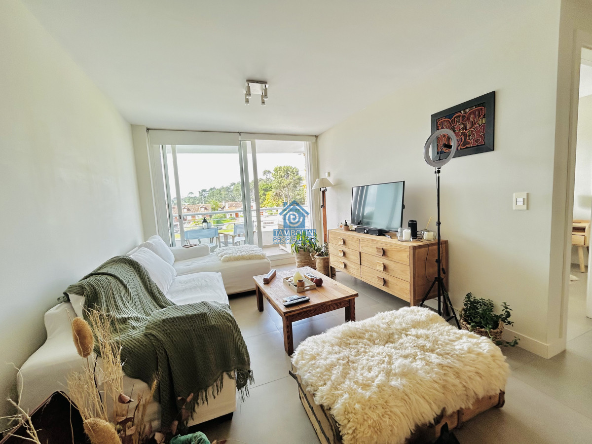 Venta apartamento 1 dormitorio y 2 baños con balcón - Punta del Este