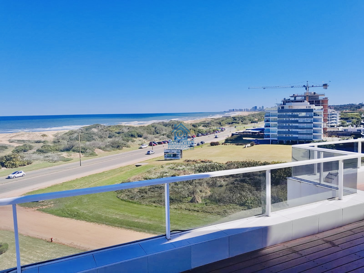Espectacular Penthouse de 4 Dormitorios, Vista al Mar y Barbacoa propia sobre Playa Brava, Punta del Este