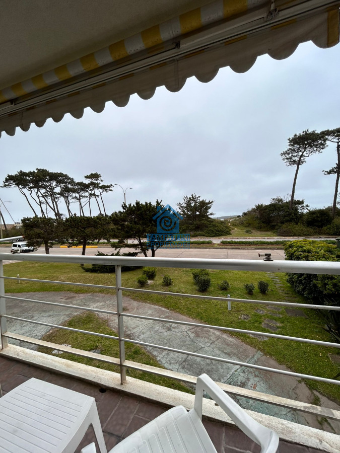 Venta de apartamento de dos dormitorios en Playa Mansa, Punta del Este, Uruguay