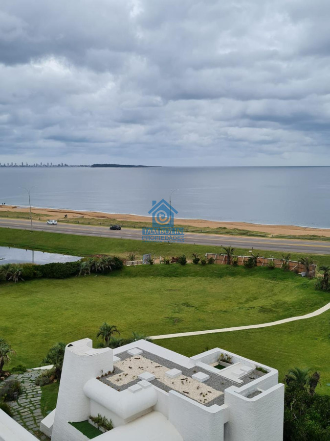 Apartamento en primera linea - 4 dormitorios Pinares Playa Mansa.