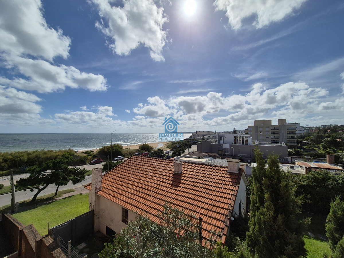 Alquiler anual  2 dormitorios terraza cochera primera linea Playa Mansa