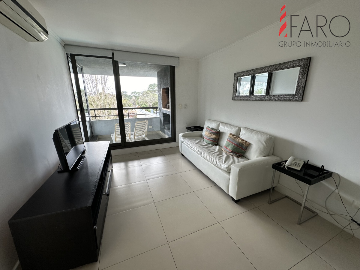 A la venta Apartamento, 2 dormitorios en Punta del Este, Edificio con servicios