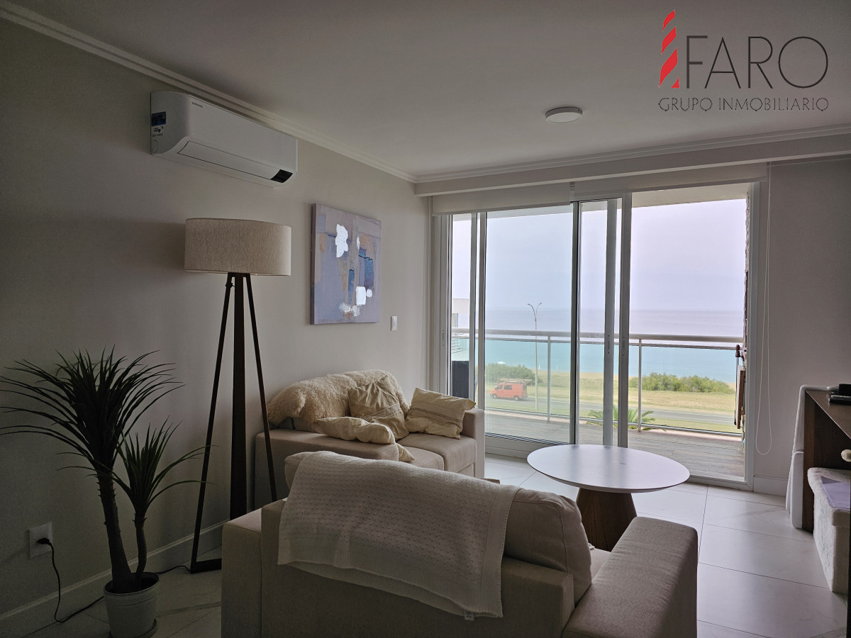 Venta de apartamento 2 dormitorios en Playa Mansa, edificio Cruceros