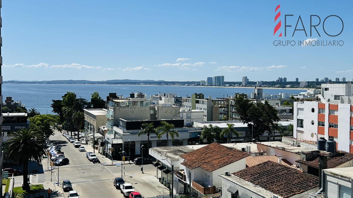 Apartamento de dos dormitorios a metros de playa brava y mansa en Punta del Este