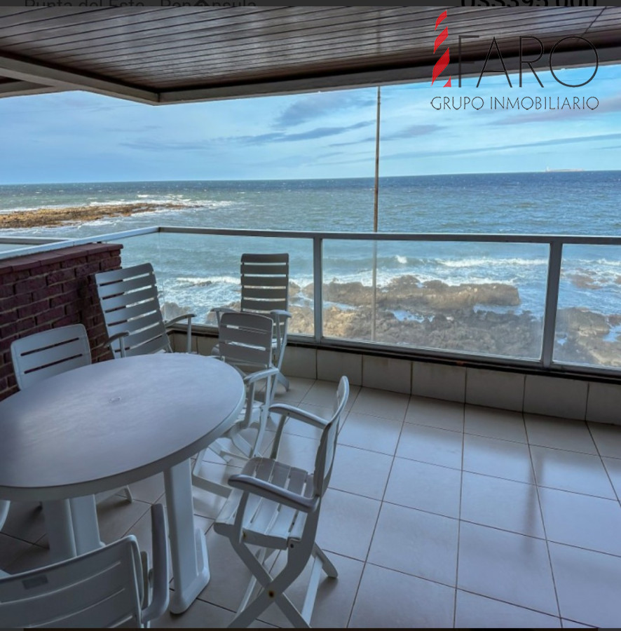 Península primera línea al mar en venta.