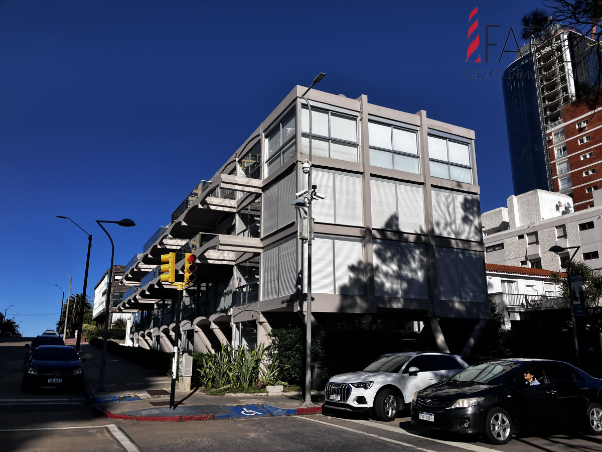 Apartamento en venta en Península con balcón.