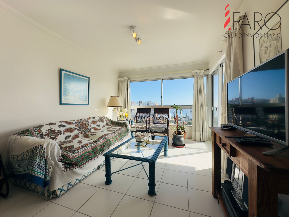Apto en venta de 2 dormitorios, 2 baños, Punta del este.