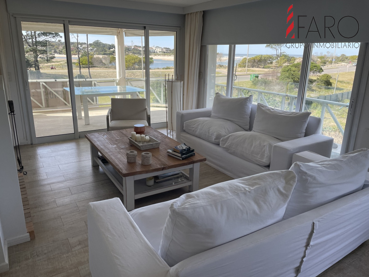 Apartamento de 3 dormitorios con vista al mar , en Brava Punta del Este