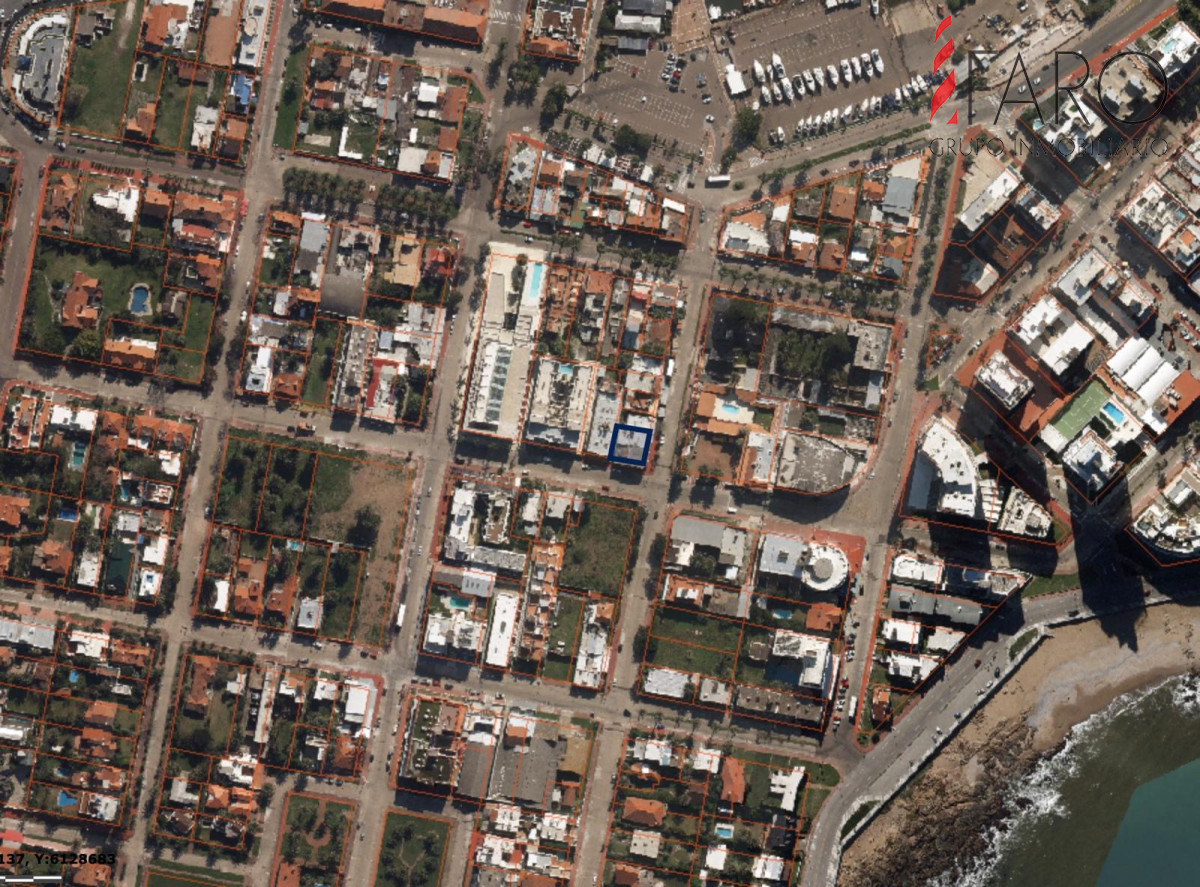 Excelente esquina en venta, a tan solo 100 mts del puerto de Punta del Este