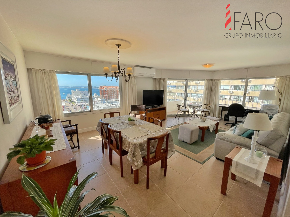 Amplio apartamento con vista al mar