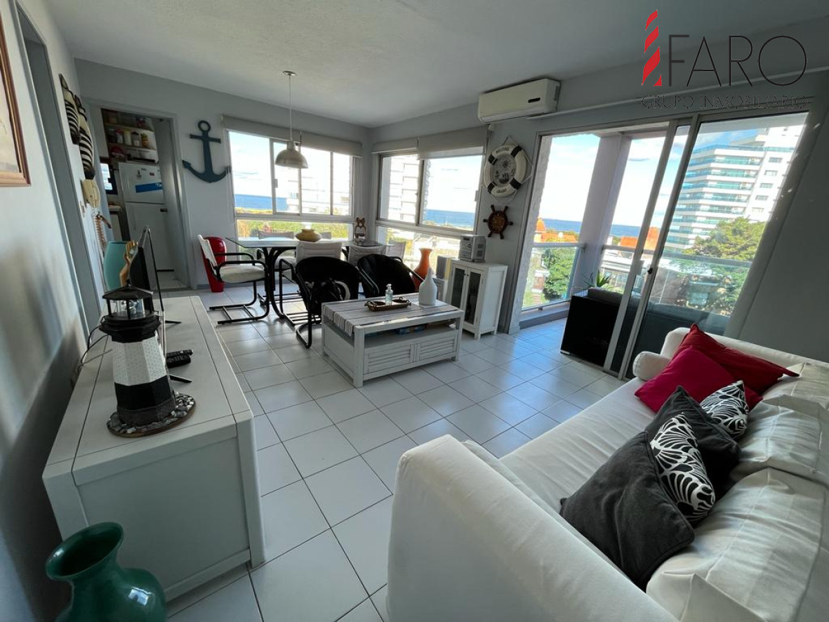 Apartamento en venta de 2 dormitorios, terraza con vista al mar- Brava, Punta del Este