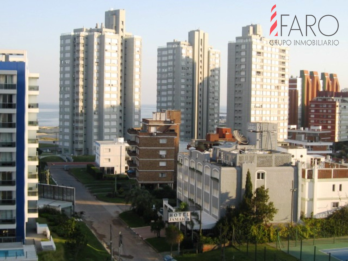 Apartamento en Brava 2 dormitorios con terraza y garage