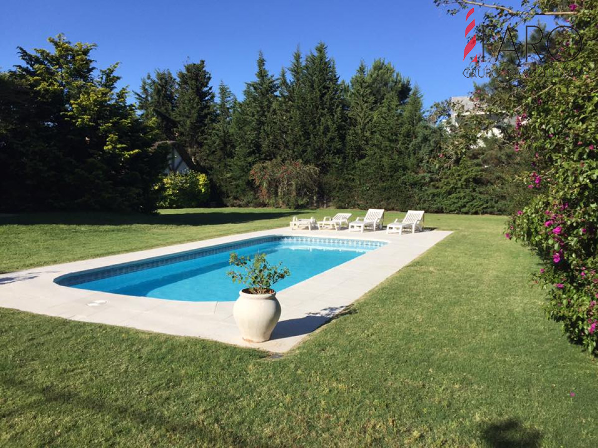 Casa en Rincón del Indio 3 dormitorios piscina