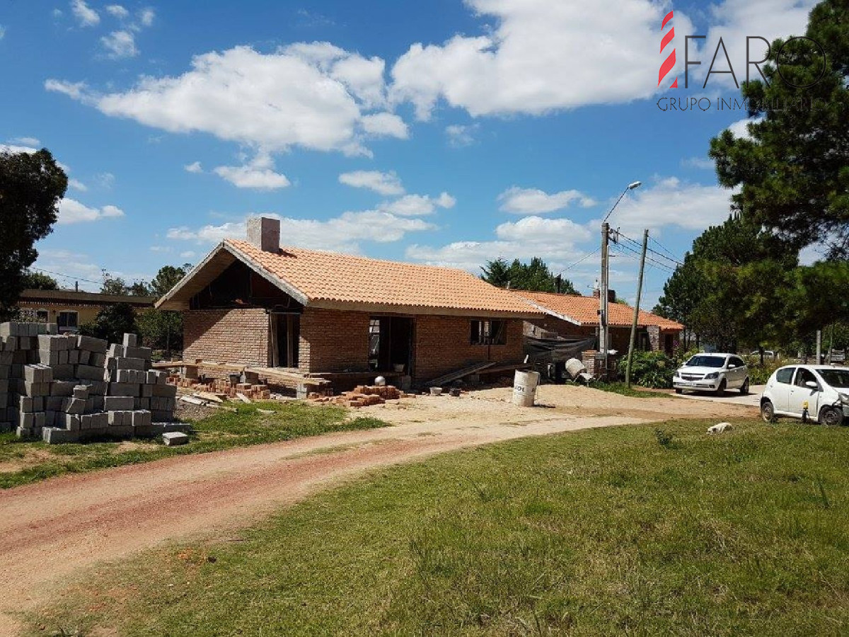 Casa a construir en barrio privado en Pinares 3 dormitorios con parrillero