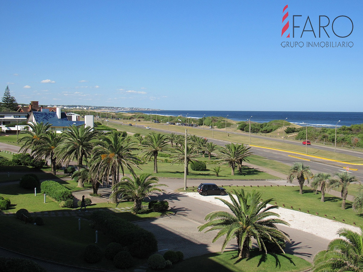 Apartamento frente a Playa Brava, 