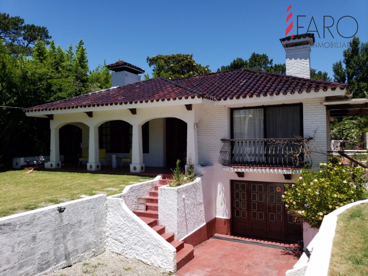 Casa en Cantegril 3 dormitorios y dependencia con parrillero y piscina