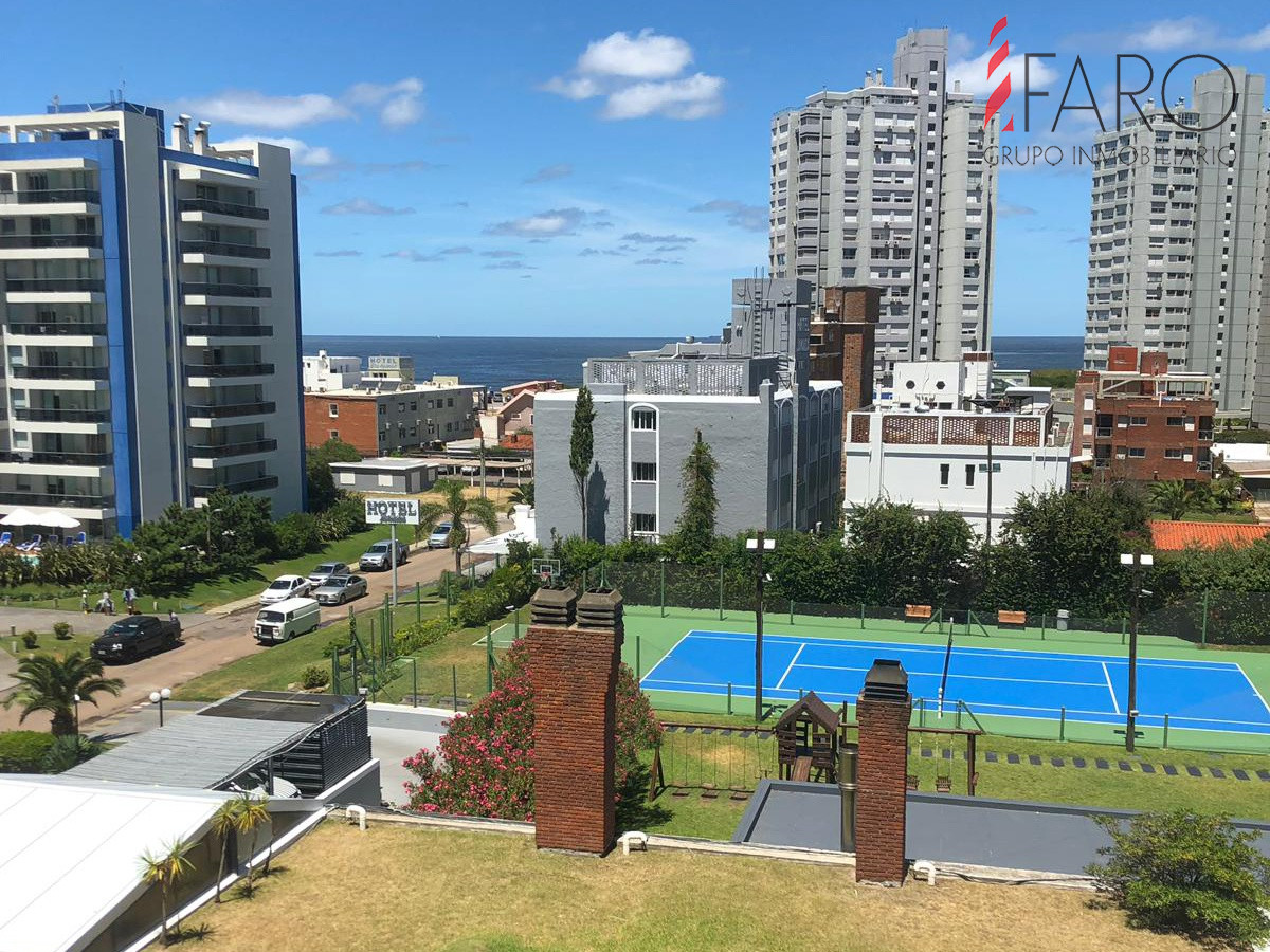 Apartamento en Brava 2 y 1/2 dormitorios con vista al mar