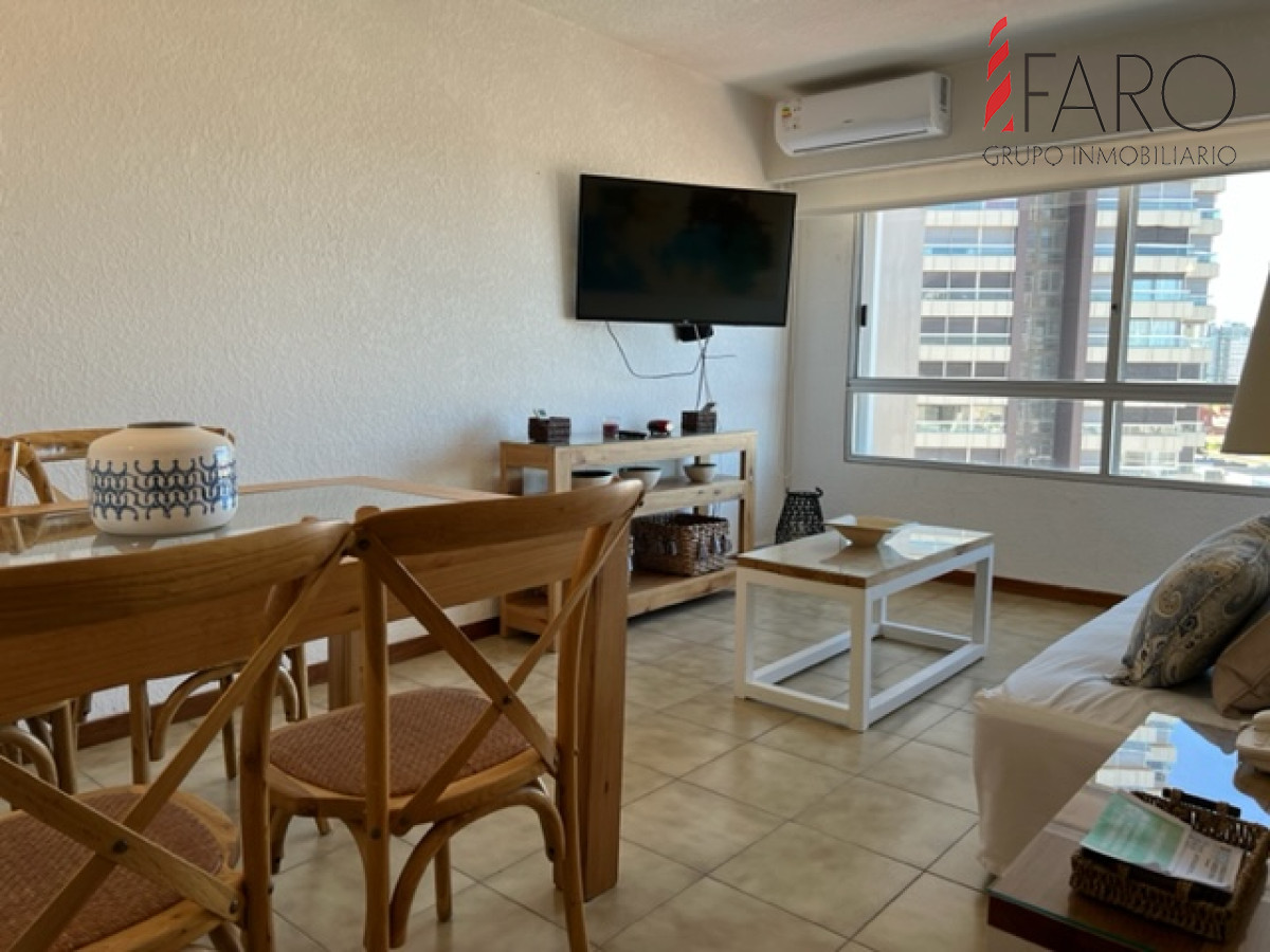 Apto de 1 dormitorio con vista a playa mansa y Brava