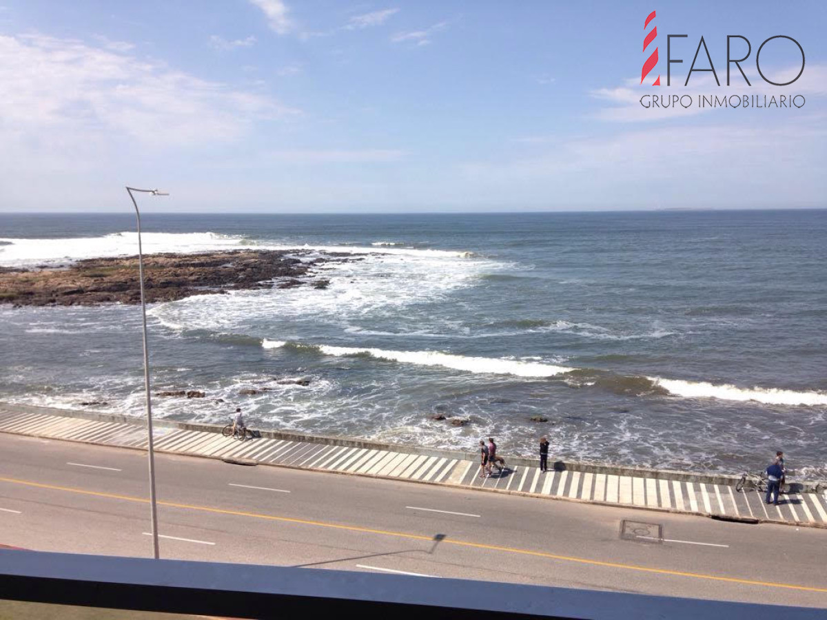 Apartamento en alquiler primera linea playa brava