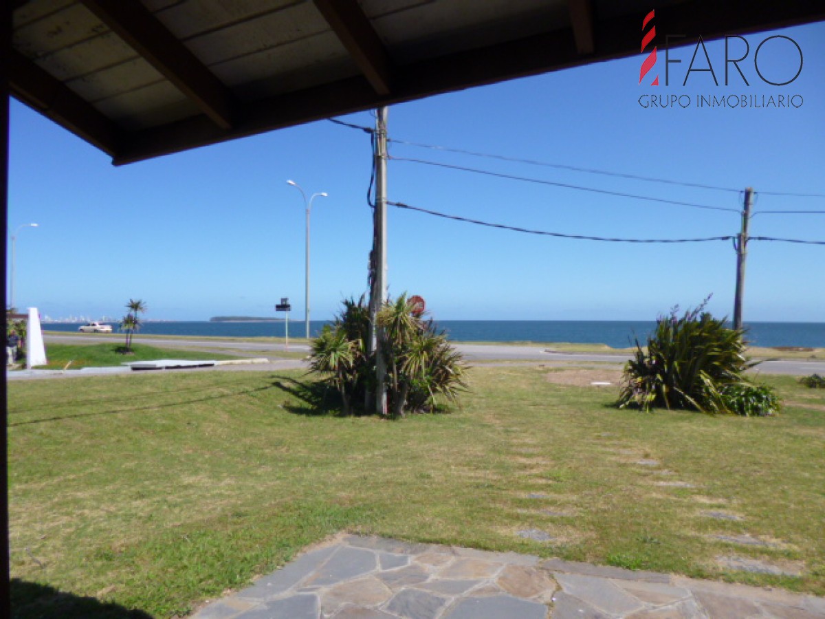 Venta de Casa Frente al Mar de 4 dormitorios en Pinares 