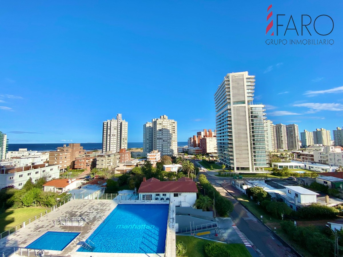 Apartamento de tres dormitorios en venta, Punta del Este