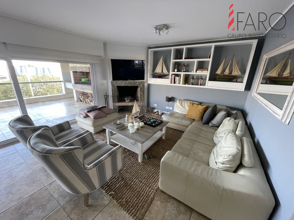 Apartamento de tres dormitorios en zona mansa Punta del este 