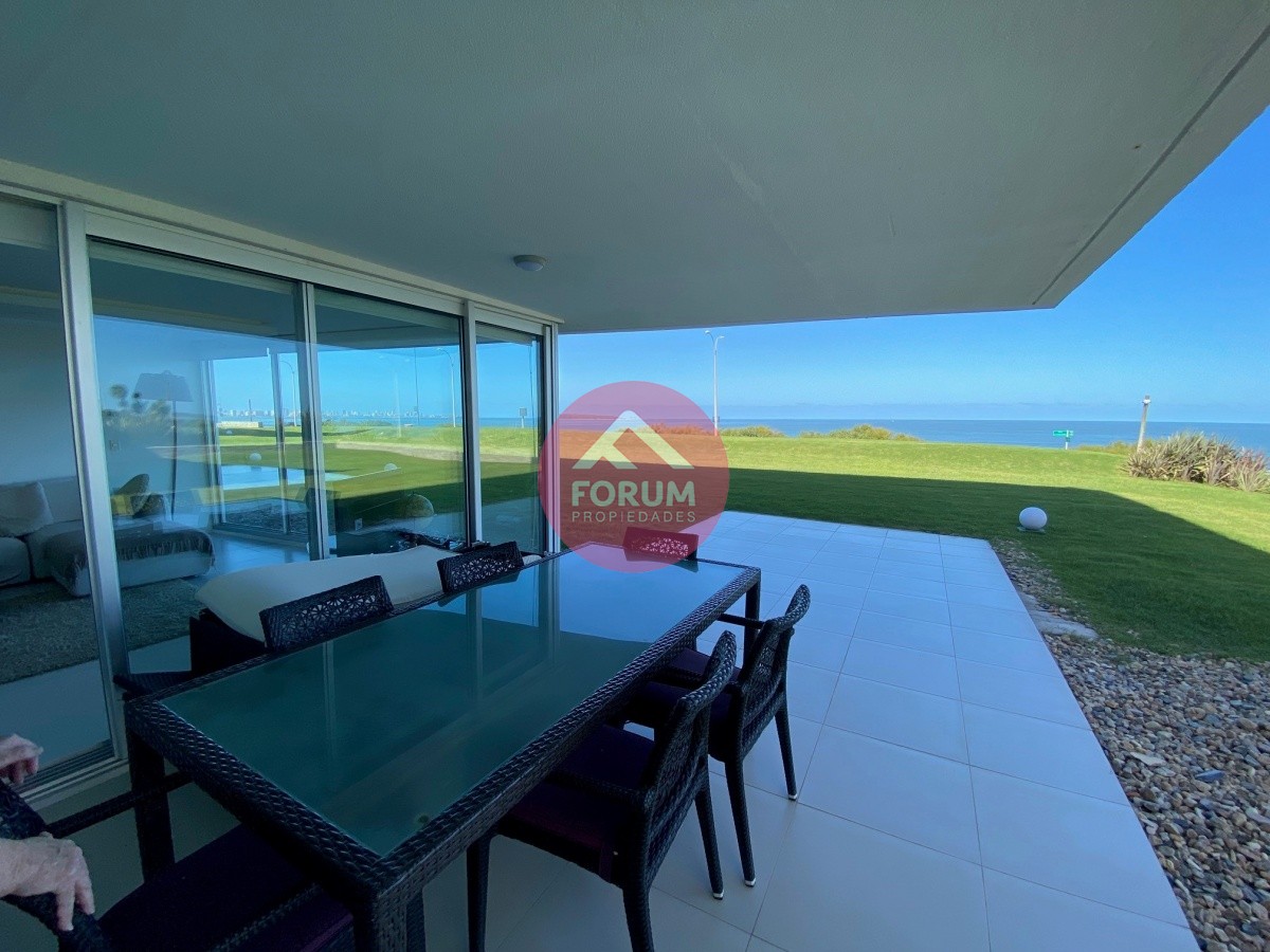 APARTAMENTO EN PRIMERA FILA PLAYA MANSA -PUNTA DEL ESTE 