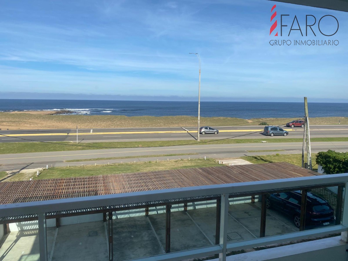 Apartamento en venta frente al mar en zona Piedras del chileno