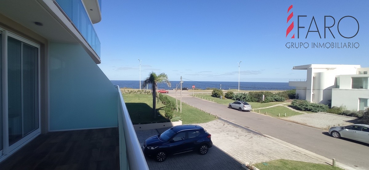 Apartamento en venta, frente al mar, playa mansa, 1 dormitorio*