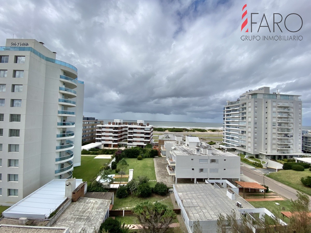 VENTA DE APARTAMENTO DE 2 DORMITORIOS EN EDIFICIO ICON BRAVA PUNTA DEL ESTE