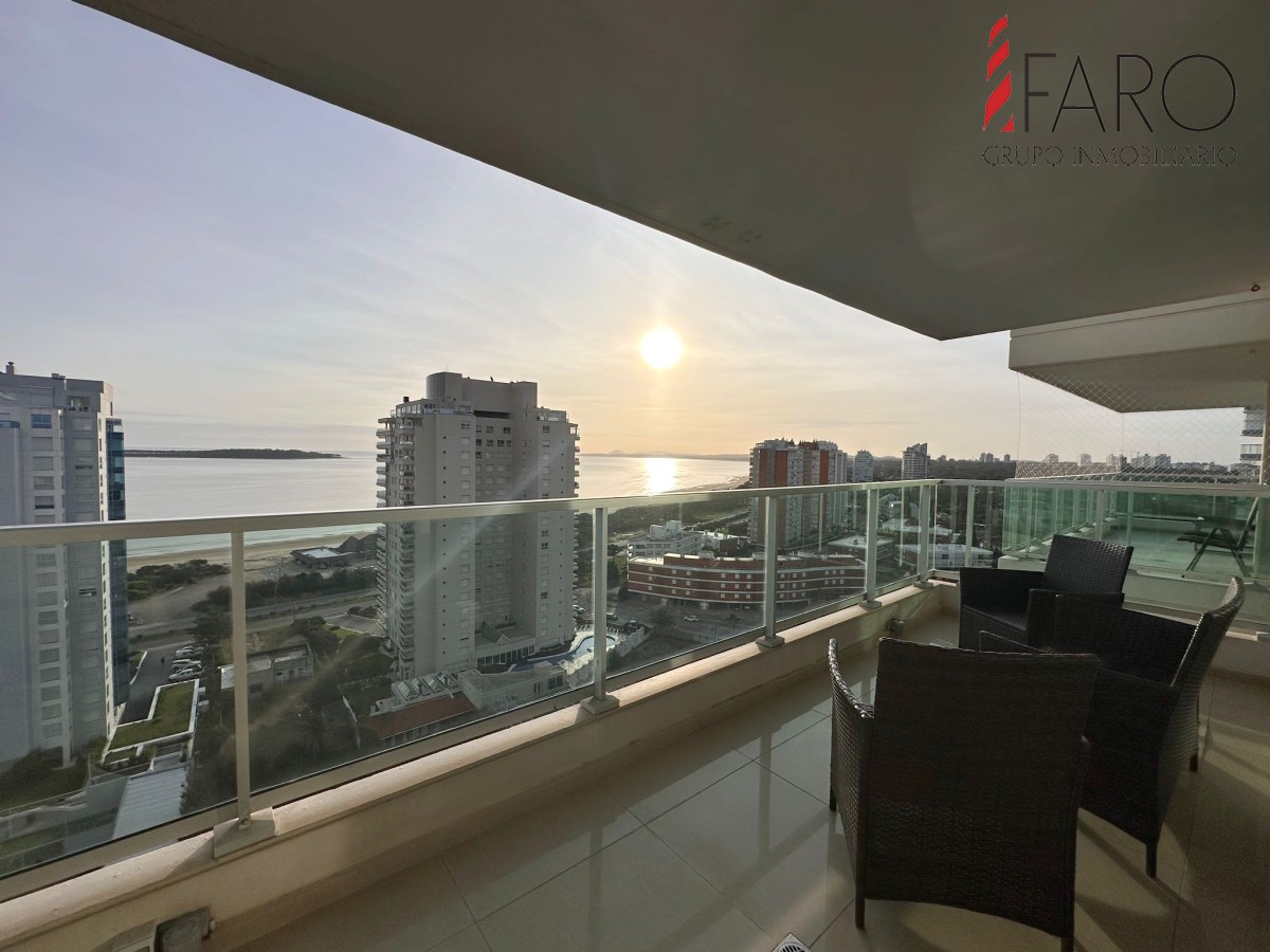 Departamento en Venta de 2 Dormitorios en Gala Tower , Punta del Este