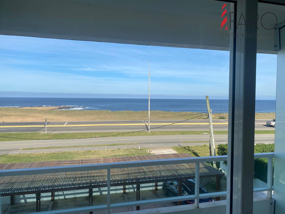 Apartamento en venta frente al mar en zona Piedras del chileno