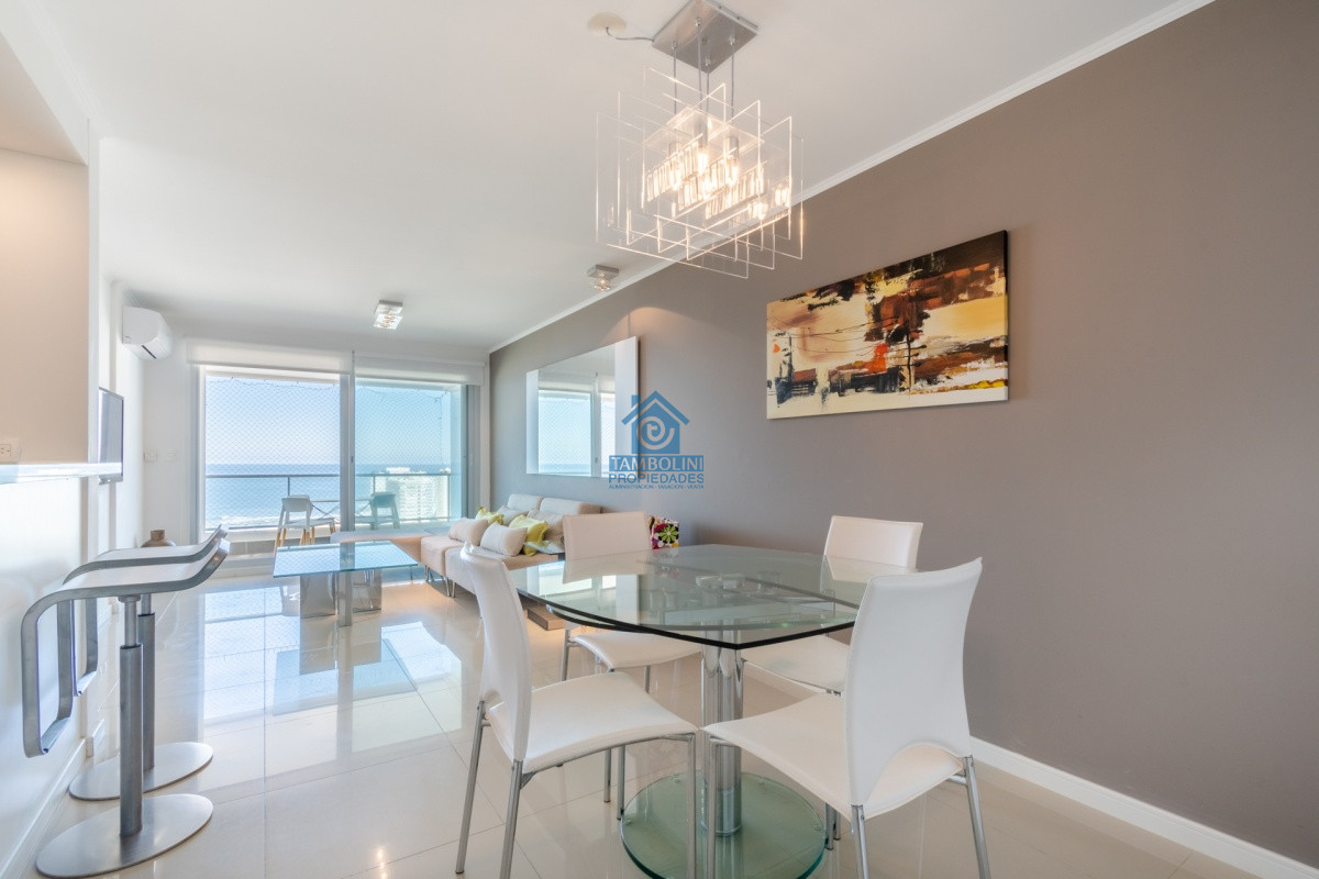 Apartamento de 2 Dormitorios en Playa Brava con Vista al Mar - Venta