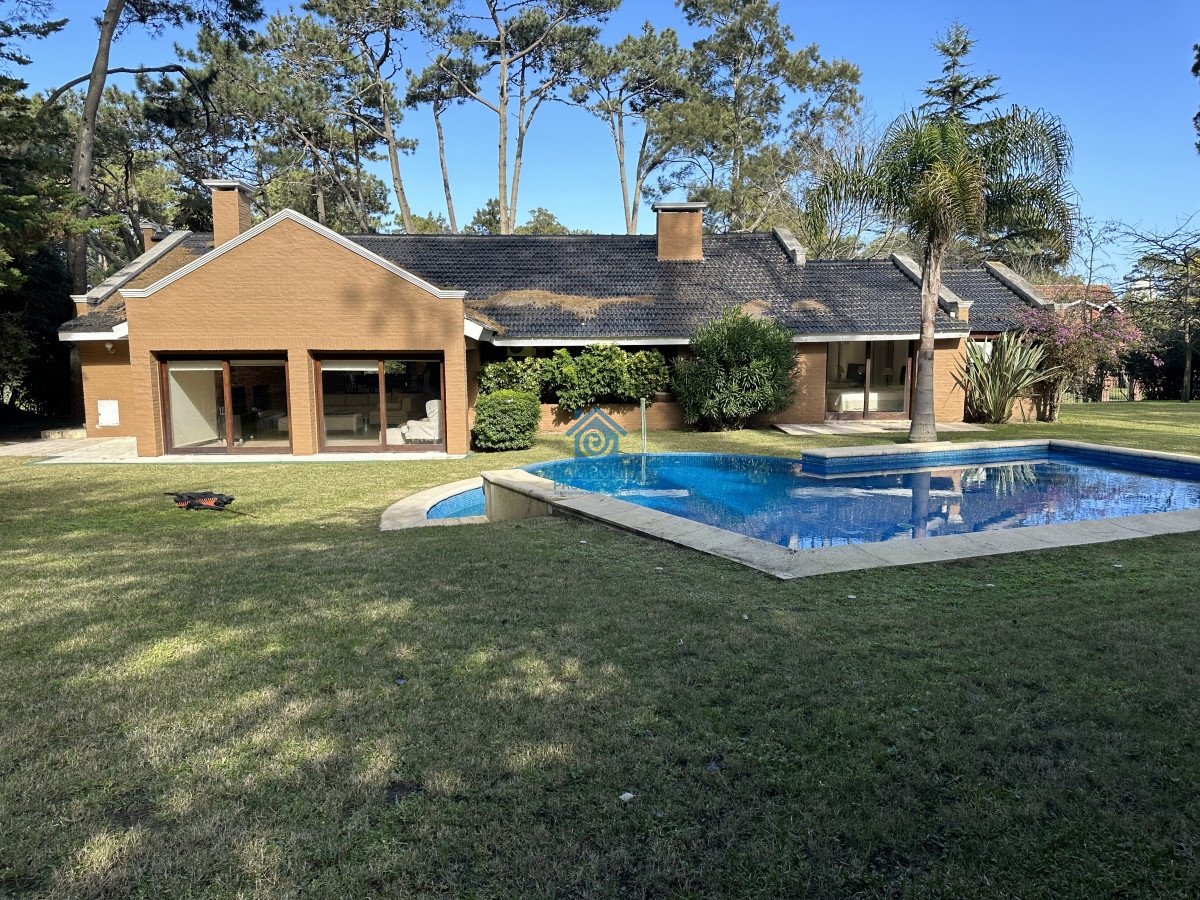 SAN RAFAEL, PUNTA DEL ESTE EN VENTA CASA 4 DORMITORIOS PISCINA