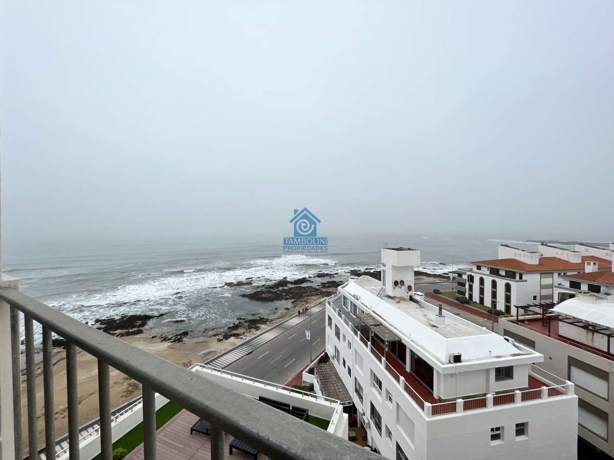 Edificio en la entrada de la peninsula